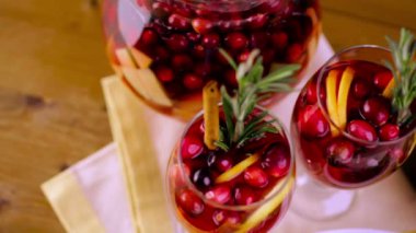 Tatil kızılcık sangria