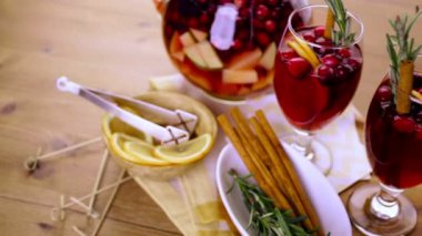 Tatil kızılcık sangria