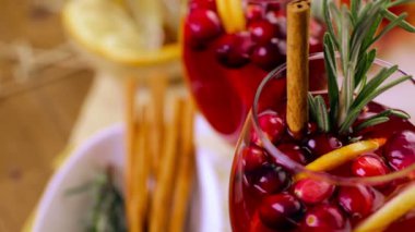 Tatil kızılcık sangria