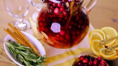 Tatil kızılcık sangria