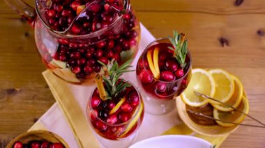 Tatil kızılcık sangria