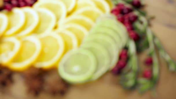 Sliced fruits for winter sangria. — Stock Video