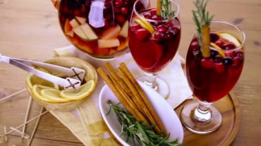 Tatil kızılcık sangria