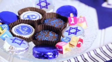 Tablo Hanukkah kutlamak için ayarla.