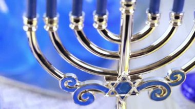 Tablo Hanukkah için ayarla