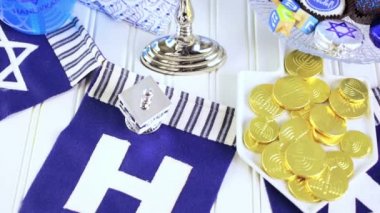 Tablo Hanukkah için ayarla