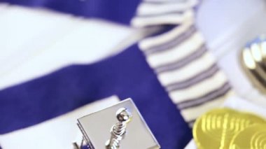 Tablo Hanukkah kutlamak için ayarla.