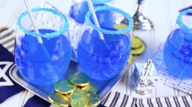 Tablo Hanukkah için ayarla