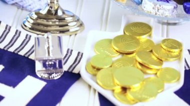 Tablo Hanukkah kutlamak için ayarla.