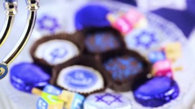 Tablo Hanukkah kutlamak için ayarla.