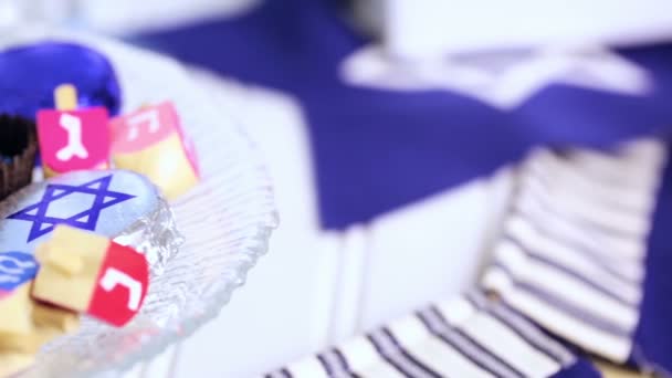 Conjunto de mesa para celebrar Hanukkah . — Vídeo de Stock