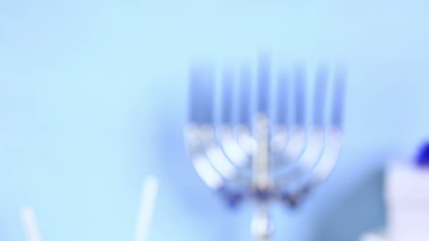 Table pour célébrer Hanoukka .