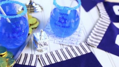 Tablo Hanukkah kutlamak için ayarla.