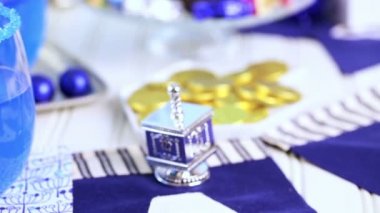 Tablo Hanukkah kutlamak için ayarla