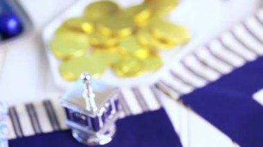 Tablo Hanukkah kutlamak için ayarla