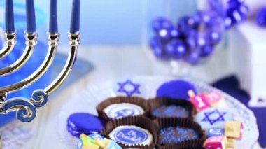 Tablo Hanukkah kutlamak için ayarla