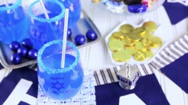 Tablo Hanukkah kutlamak için ayarla