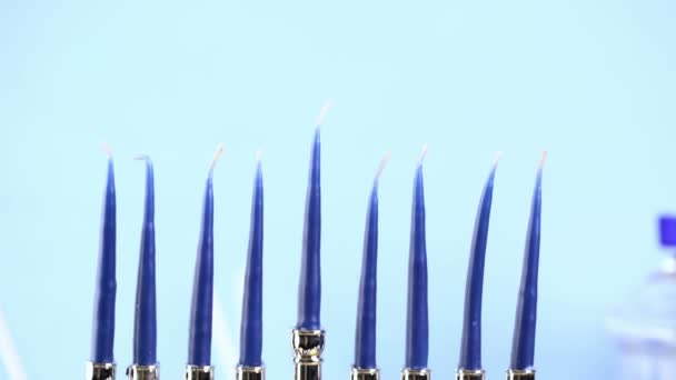 Tavola apparecchiata per celebrare Hanukkah . — Video Stock