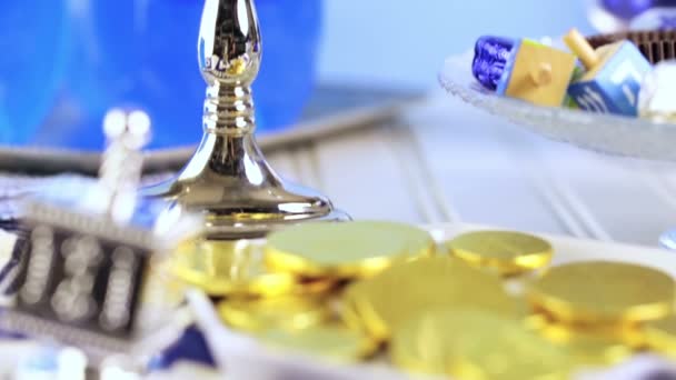 Conjunto de mesa para celebrar Hanukkah . — Vídeo de Stock