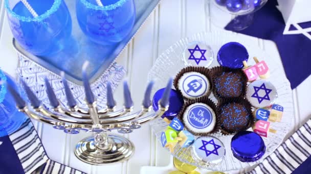 Tablo Hanukkah kutlamak için ayarla — Stok video