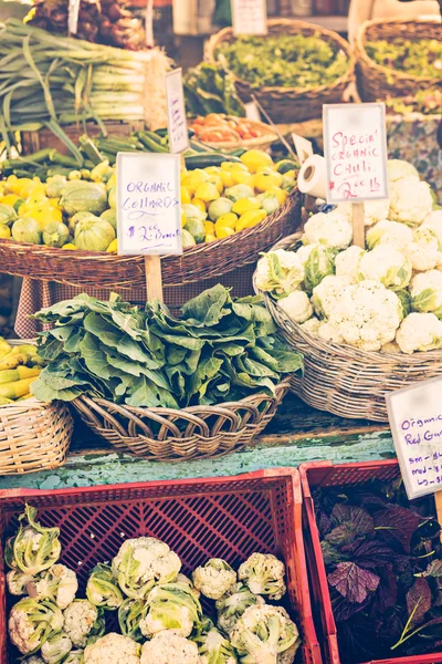 Свежие органические продукты — стоковое фото