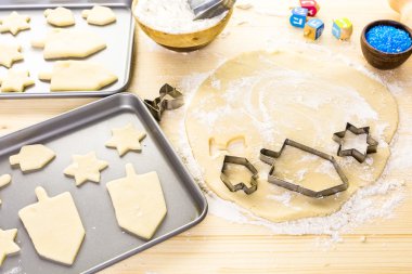 Hanukkah için şekerli Kurabiye Pişirme