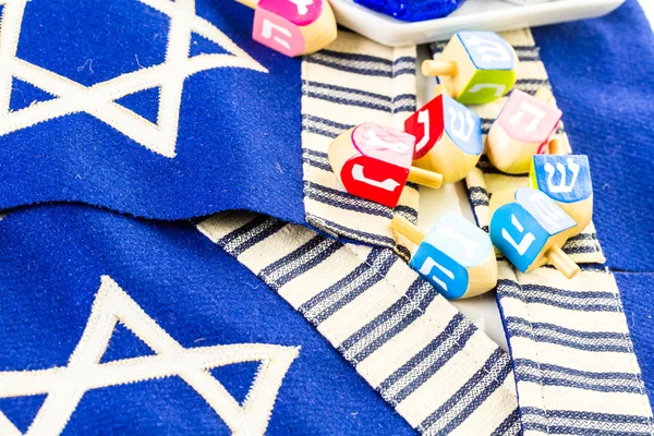 Färgglada Hanukkah dreidels — Stockfoto