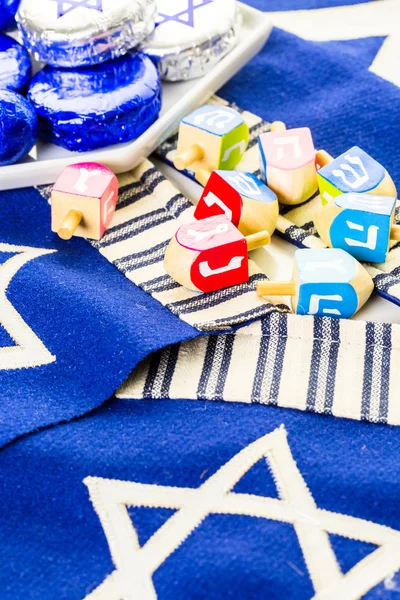 Färgglada Hanukkah dreidels — Stockfoto