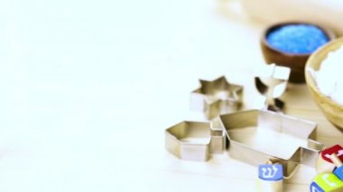 Hanukkah için şekerli Kurabiye Pişirme