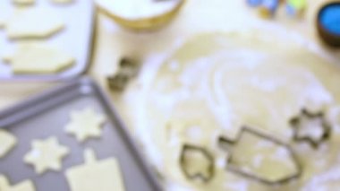 Hanukkah için şekerli Kurabiye Pişirme