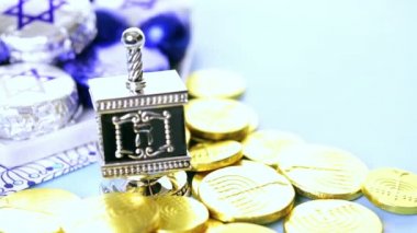 Hanuka topaç ve gelt