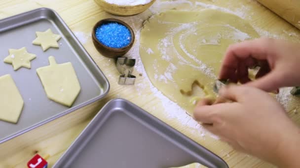 Baking sugar cookies for Hanukkah — Stock Video