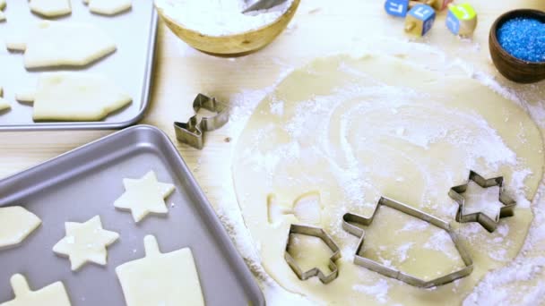 Hornear galletas de azúcar para Hanukkah — Vídeos de Stock