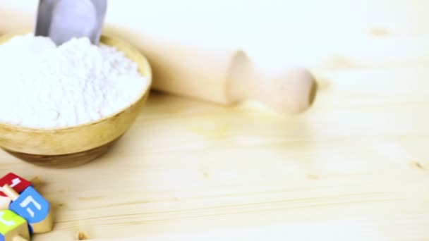 Выпечка сахарного печенья для Хануки — стоковое видео