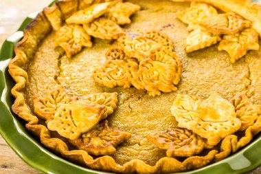 Ev yapımı balkabağı turtası.