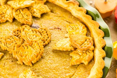 Ev yapımı balkabağı turtası.