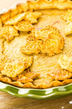 Ev yapımı balkabağı turtası.