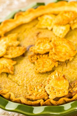 Ev yapımı balkabağı turtası.