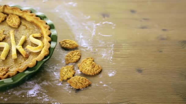 Pastel de calabaza hecho en casa para el Día de Acción de Gracias — Vídeos de Stock