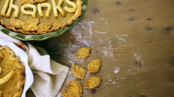 Homemade pumpkin pies for thanksgiving day — Stock Video