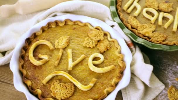 Homemade pumpkin pies for thanksgiving day — Stock Video