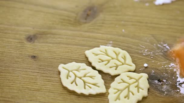 Estampador de galletas de pastel de calabaza — Vídeos de Stock