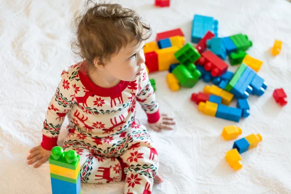 Cure toddler girl playing with colorful blocks — Stock Photo, Image