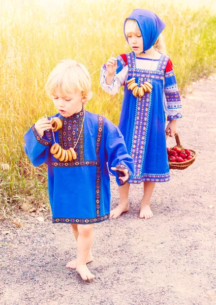 Kids wearing Russian costumes — Stock Photo, Image