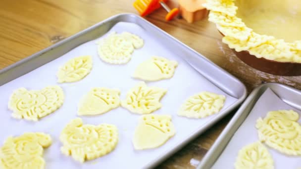 Pumpkin pie cookie stamper — Stock Video