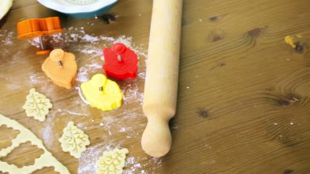 Pumpkin pie cookie stamper — Stock Video