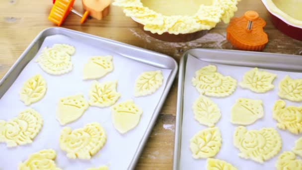 Estampador de galletas de pastel de calabaza — Vídeo de stock