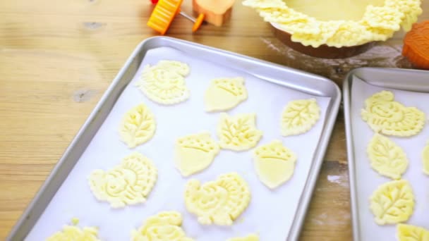 Pumpkin pie cookie stamper — Stock Video