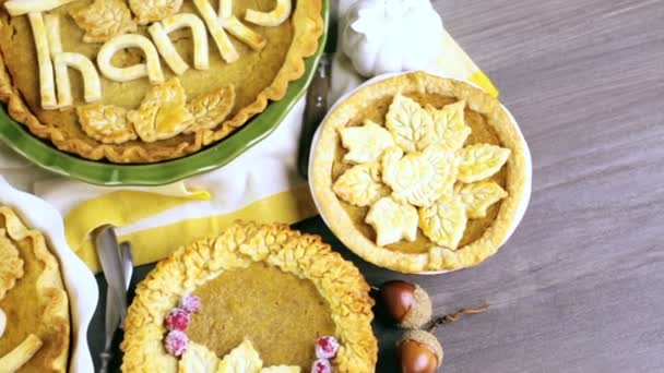 Домашні гарбузові пироги на день подяки — стокове відео