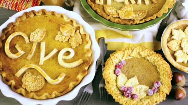 Pasteles de calabaza caseros para el día de Acción de Gracias — Vídeos de Stock
